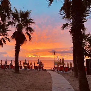 https://piccolo-paradiso-albenga.hotelitalianriviera.com