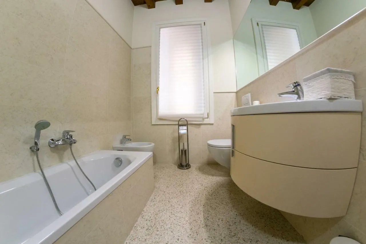 ** Konukevi Juliet House Otel Verona İtalya