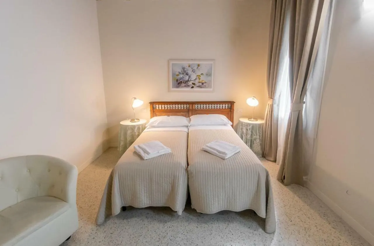 Juliet House Otel Verona 2*,  İtalya